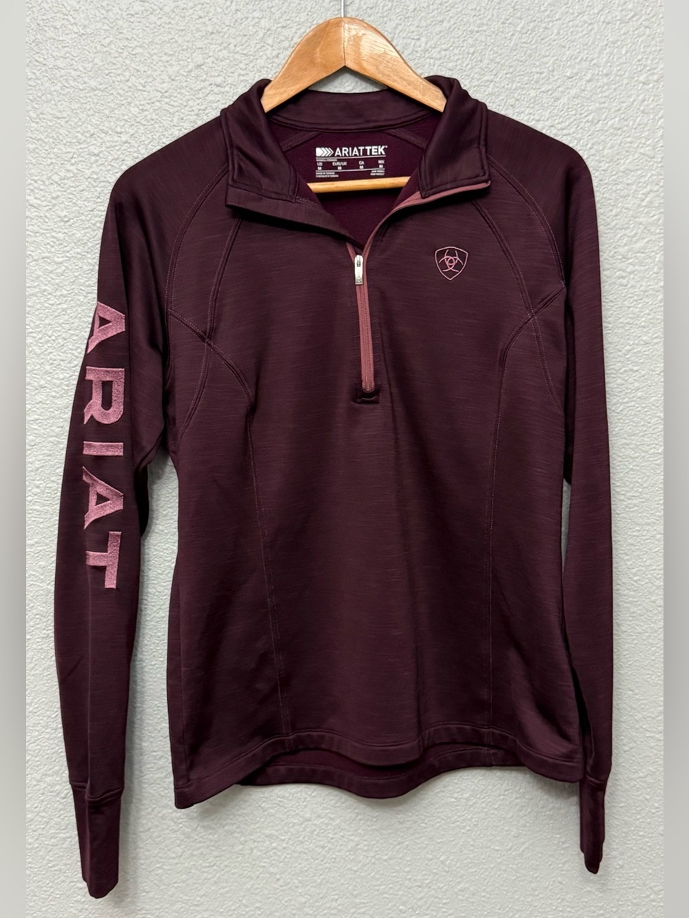 Ariat | Women's Tek Team 1/2 Zip Sweatshirt | Burgundy | Size Medium - Picture 2 of 5